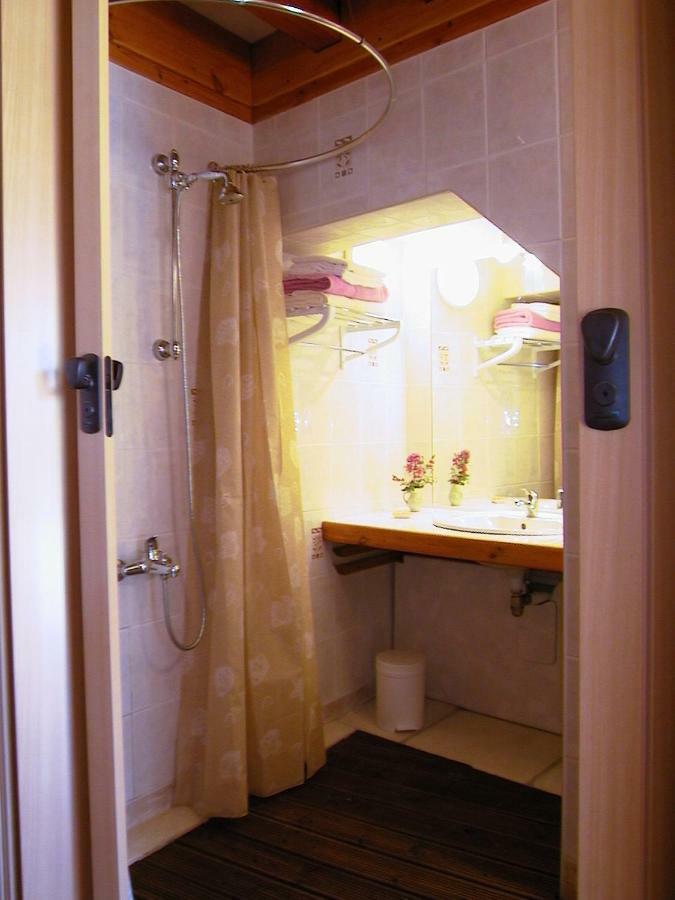 La Glycine Hotel Анел Екстериор снимка